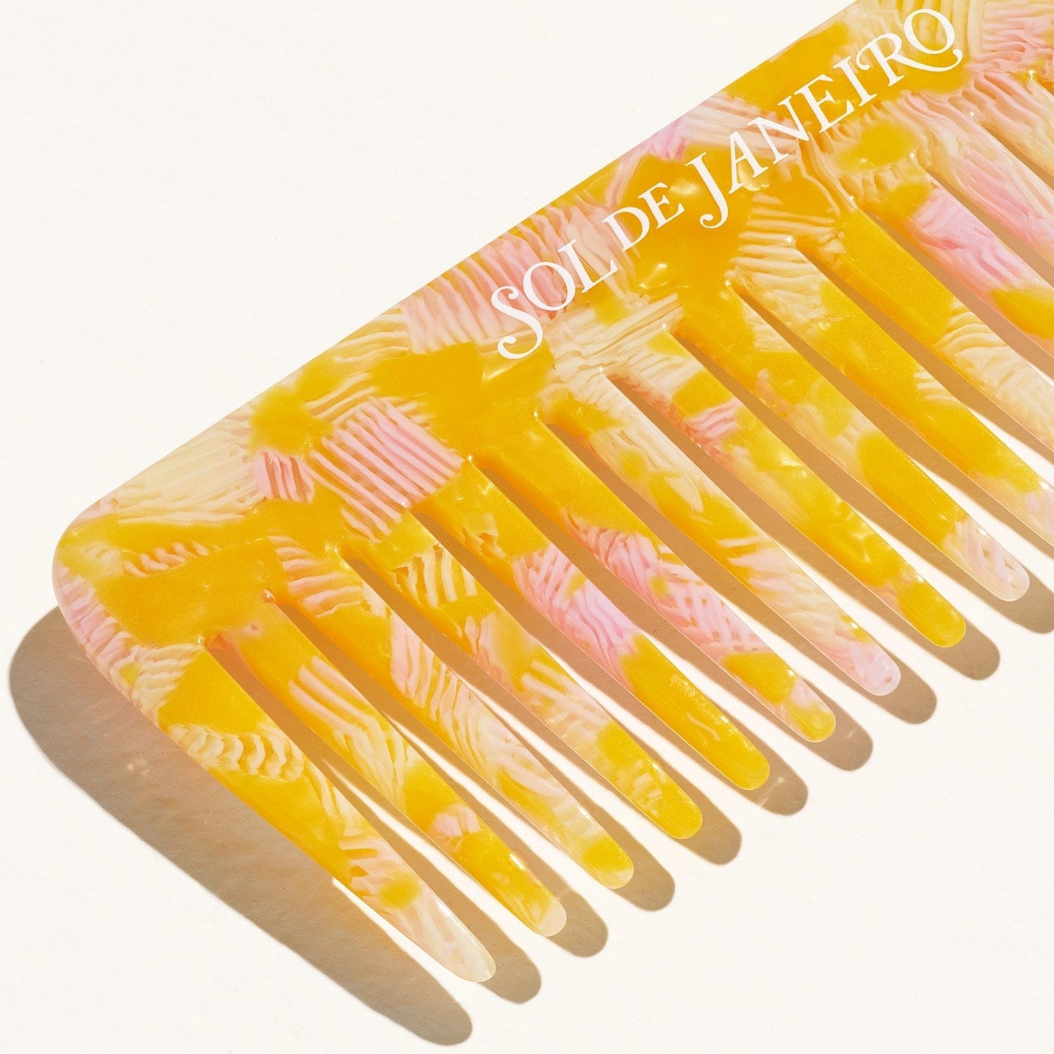 close up of comb - sol de janeiro